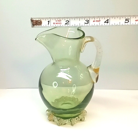 Vintage hand blown green glass pitcher, with gold fleck and applied handle. - Picture 6 of 6